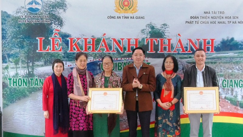Lễ khánh thành cầu và trao tặng quà Tết tại xã Tiên Yên huyện Quang Bình